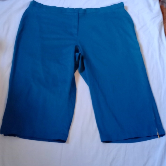 Avenue Vibrant Teal  Capri Pants, Size 24 - Picture 1 of 7